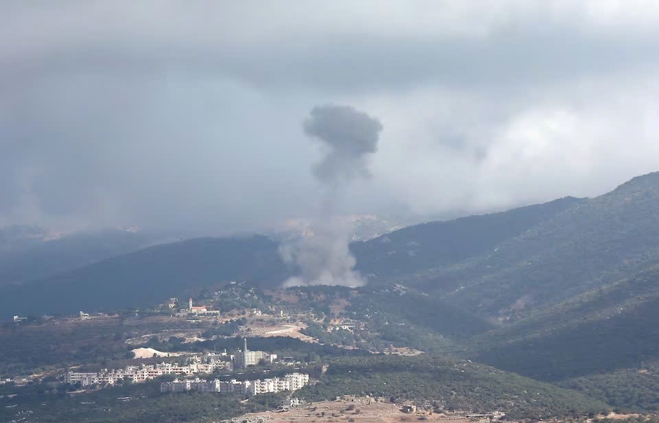 290 mục tiêu bị tấn công trong đợt ném bom lớn chưa từng thấy, cuộc đối đầu Hezbollah - Israel bước vào chương mới - ảnh 1