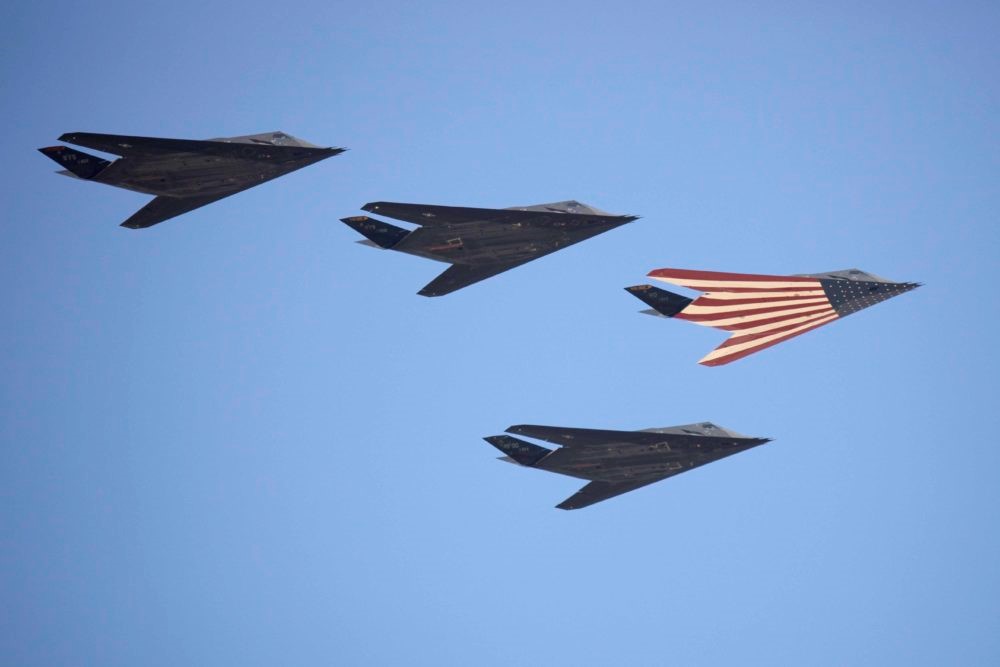 Chiếc máy bay đầu tiên trên thế giới được thiết kế theo công nghệ tàng hình, trang bị nhiều công nghệ hiện đại và có khả năng mang 2.300kg vũ khí - ảnh 4