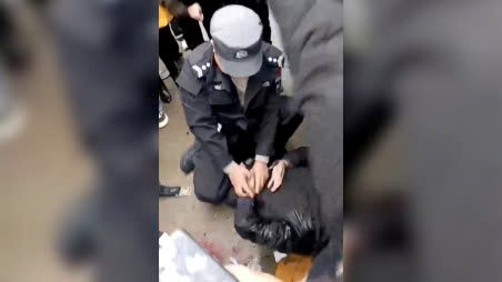 Xe SUV lao vào đám đông trước cổng trường tiểu học: Ít nhất 5 người bị thương, học sinh hoảng loạn kêu cứu, cảnh sát khẩn trương vào cuộc điều tra - ảnh 2