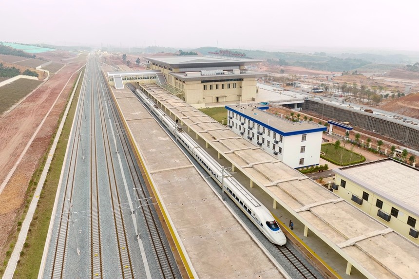 Tuyến đường sắt cao tốc đầu tiên của Trung Quốc kết nối trực tiếp tới biên giới Việt - Trung: Trải dài 47km, trị giá 22.000 tỷ, tương lai nâng cấp tốc độ lên 250km/h - ảnh 3