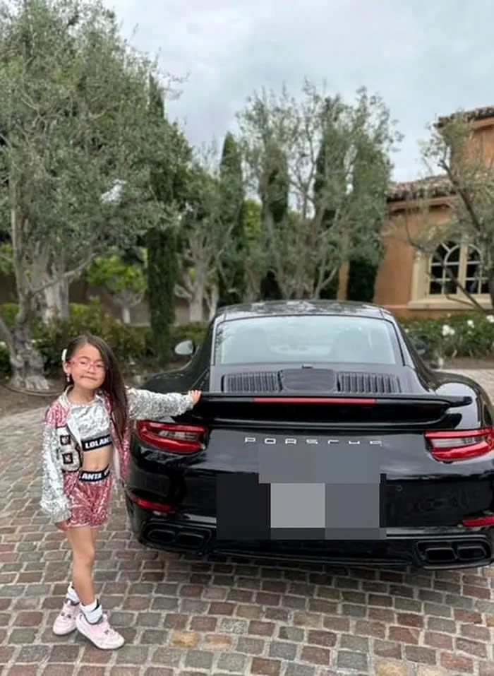 Nữ ca sĩ Việt sinh con cho tỷ phú người Ý: Sống như bà hoàng trong biệt thự 1.600 tỷ, ái nữ lá ngọc cành vàng được học chơi golf từ nhỏ - ảnh 6