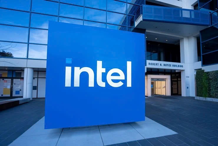 Hai lần lỡ tàu và bài học khiến 'vua chip' Intel cũng phải gục ngã - ảnh 1