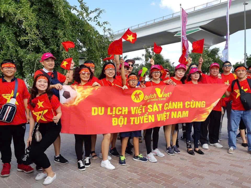 Khách Việt 'săn' tour đi Thái Lan xem chung kết AFF Cup, giá vé máy bay tăng đột biến - ảnh 1