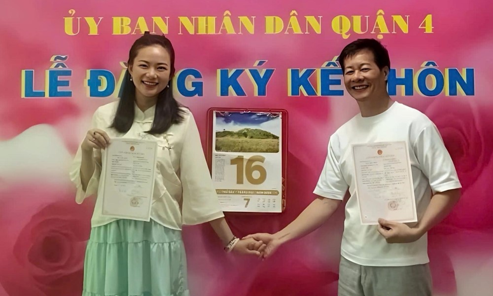 Cô gái Cà Mau được chồng hơn 26 tuổi để lại toàn bộ tài sản trăm tỷ công bố đăng ký kết hôn - ảnh 1