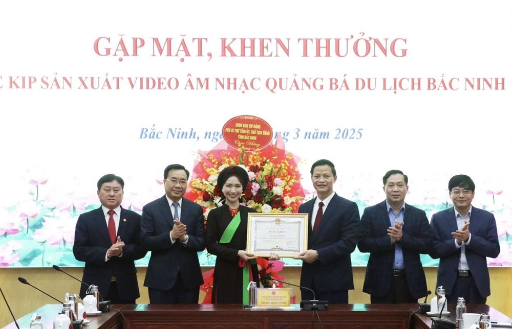 Ông Hoàng Nam Tiến nói về MV của Hòa Minzy: Nghệ sĩ tỉnh nào cũng nên 'trả lời' bằng những clip thật khác biệt về quê mình - ảnh 4