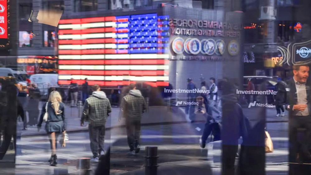 5.000 tỷ USD ‘bốc hơi’ trong 48 giờ, JP Morgan cảnh báo: ‘Suy thoái toàn cầu đang tới rất gần’ - ảnh 1