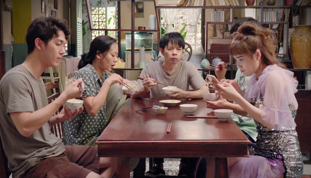 Nam chính phim Việt đang phá mọi kỷ lục doanh thu phòng vé: Được mệnh danh là ‘vua phòng vé’, cuộc sống tuổi 51 hạnh phúc bên vợ kém 11 tuổi - ảnh 5