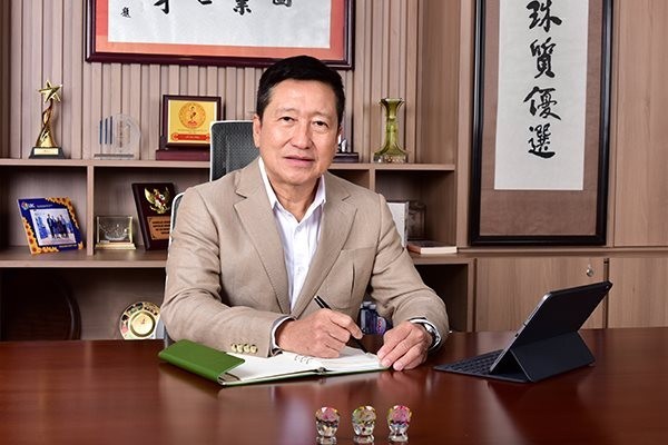 Ái nữ 'ông trùm' bút bi danh tiếng nhất Việt Nam lần đầu lộ diện, được rước dâu bằng siêu xe chục tỷ - ảnh 1