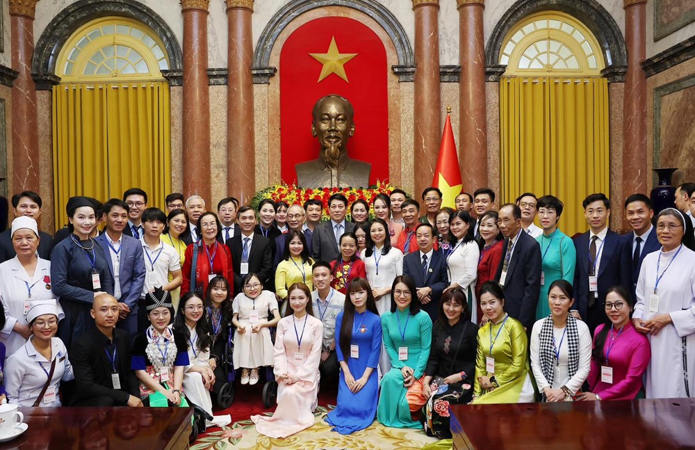 Nữ ca sĩ Bắc Ninh được Chủ tịch nước bắt tay, Thủ tướng khen ngợi, sở hữu hit phá kỷ lục - ảnh 4