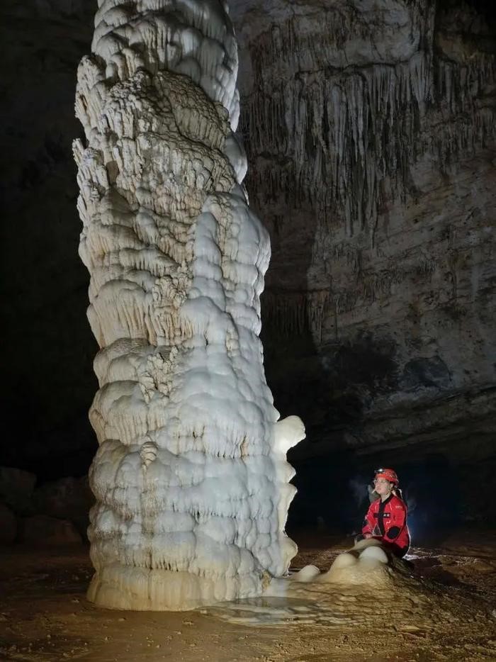 Đang đào mương dẫn nước phát hiện 'kho báu', là 'cung điện pha lê ngầm' 480 triệu năm - ảnh 11