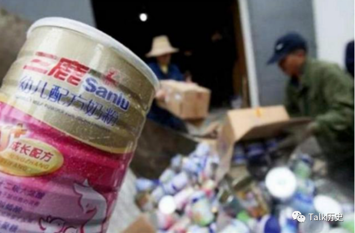 Sữa bột nhiễm hóa chất làm phân bón khiến hơn 300.000 trẻ em bị ảnh hưởng, 6 trẻ tử vong: Vụ bê bối thực phẩm lớn nhất Trung Quốc với 3 án tử hình cho những kẻ cầm đầu - ảnh 1