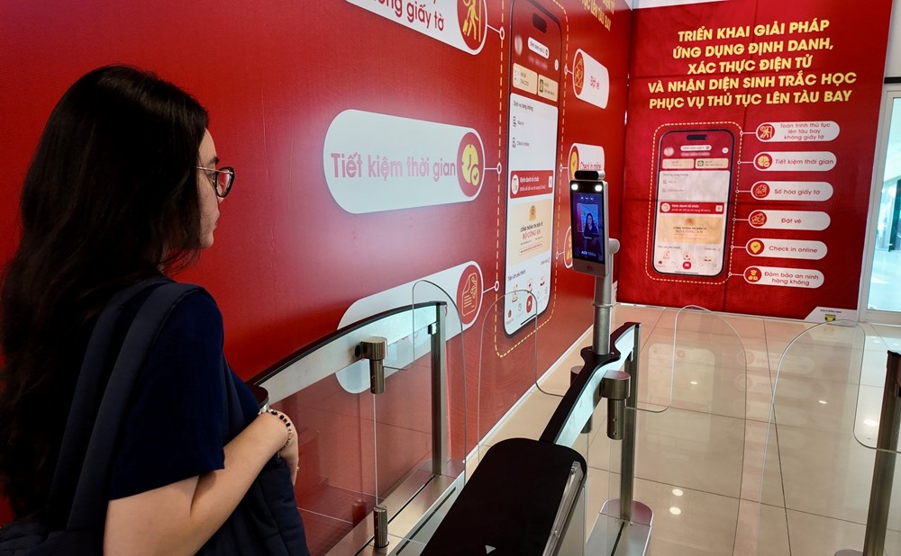 Hãng hàng không lớn nhất của Việt Nam tiên phong làm thủ tục bay bằng VNeID - ảnh 3