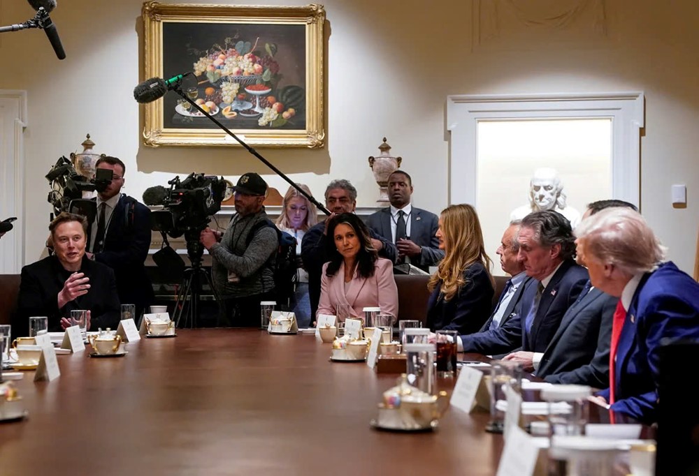 Buồn của Elon Musk: CEO ôm đồm chính trị khiến cổ phiếu Tesla 'bốc hơi' nửa giá trị, hơn 20% doanh thu từ Trung Quốc có thể 'bay màu - ảnh 3