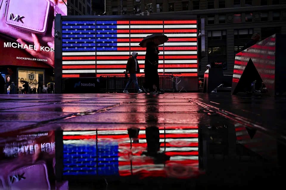 'Tấn công' Fed, siết đồng minh, áp thuế toàn diện: Ông Trump đang tự làm nước Mỹ suy yếu? - ảnh 4