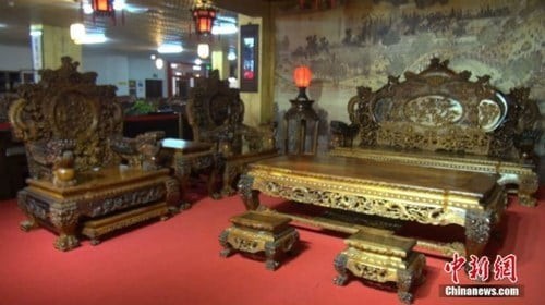 Bộ bàn ghế giá trị bằng một tòa lâu đài, làm trong 9 năm, giá gần 700 tỷ đồng khiến dư luận dậy sóng - ảnh 1