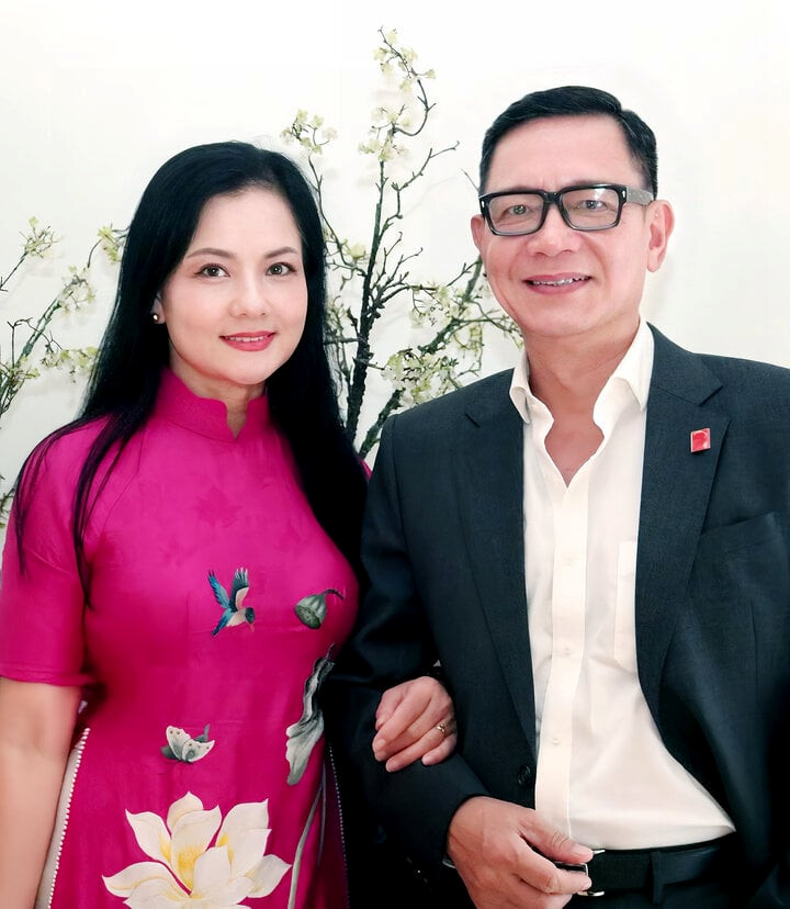 NSND là Đại tá quân đội vừa đón nhận kỷ niệm chương vì sự nghiệp điện ảnh: Có chồng Đại tá là ‘nam thần’ màn ảnh phía Bắc, hôn nhân kín tiếng nhưng vô cùng hạnh phúc - ảnh 6