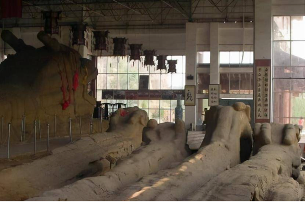 Đang đào cát, người đàn ông bất ngờ phát hiện vật thể bằng đá dài gần 400m: Cảnh sát lập tức phong tỏa hiện trường, 9 ‘kho báu’ 10.000 năm tuổi được tìm thấy - ảnh 3