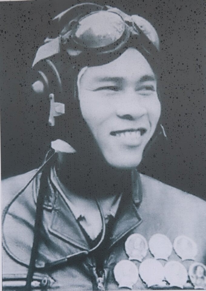 Việt Nam có một anh hùng được mệnh danh ‘Huyền thoại bầu trời’: 94 lần xuất kích, lái MiG-17 bắn rơi 7 máy bay Mỹ, đạt cấp ‘Aces’ trong kháng chiến chống Mỹ - ảnh 2