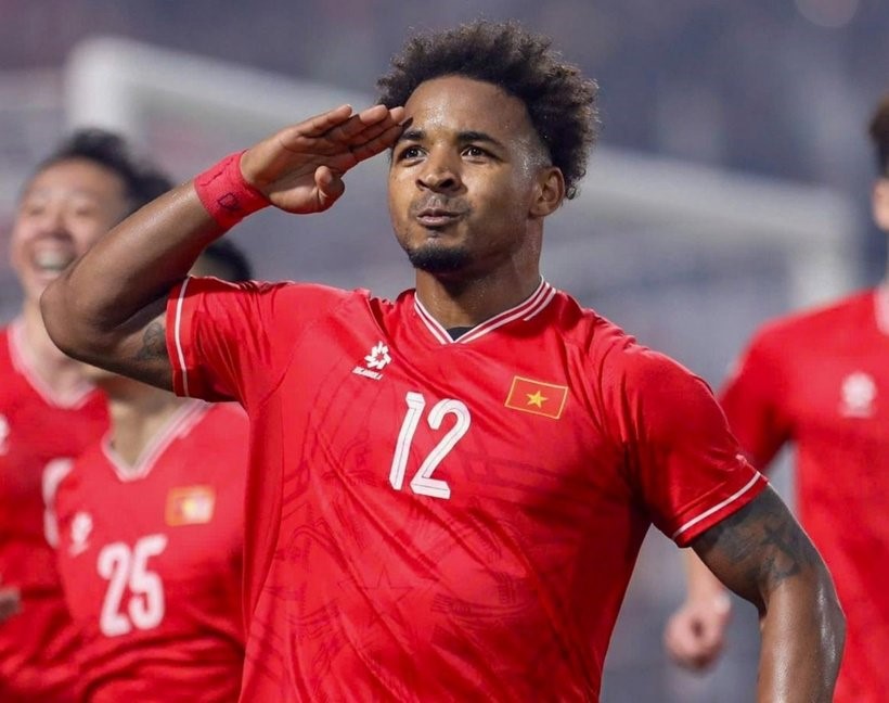 'Đại gia' làng bóng 'xuống bút', Nguyễn Xuân Son giữ kỷ lục hiếm có - ảnh 1