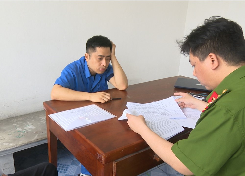 Khởi tố bạn gái sinh năm 2005 của Bùi Đình Khánh vì che giấu tội phạm - ảnh 1