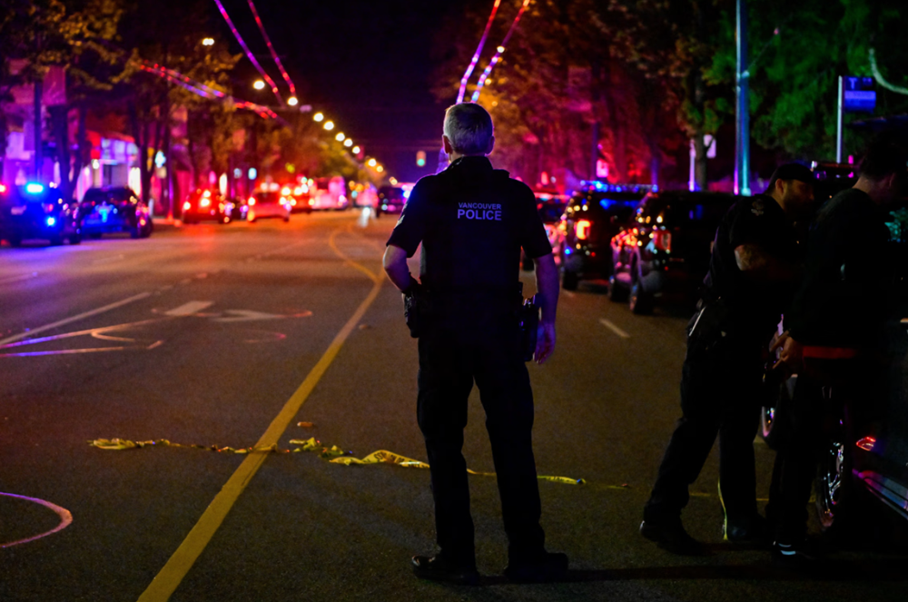 ‘Xe điên’ lao vào đám đông trong lễ hội đường phố, 11 người thiệt mạng - ảnh 1