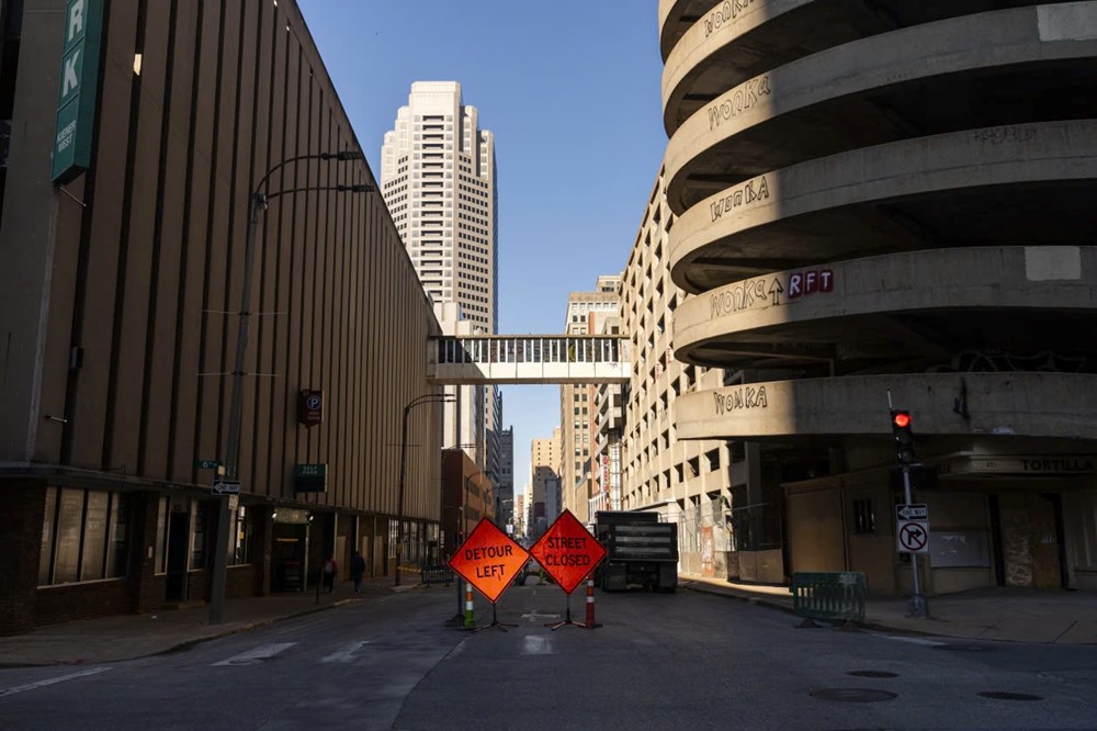 Dòng vốn tháo chạy, loạt tòa nhà chọc trời ‘đắp chiếu’ giữa trung tâm thành phố, lãng phí cả triệu m2 - ảnh 4