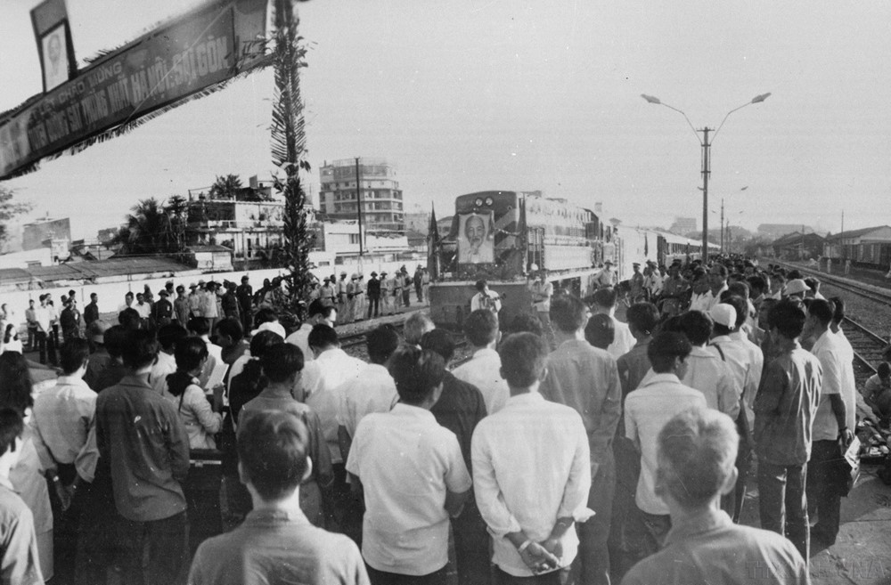 Chuyến tàu đặc biệt tái hiện lịch sử đã lăn bánh trên hành trình 1.730km, kỷ niệm 50 năm ‘non sông thu về một dải’ - ảnh 4