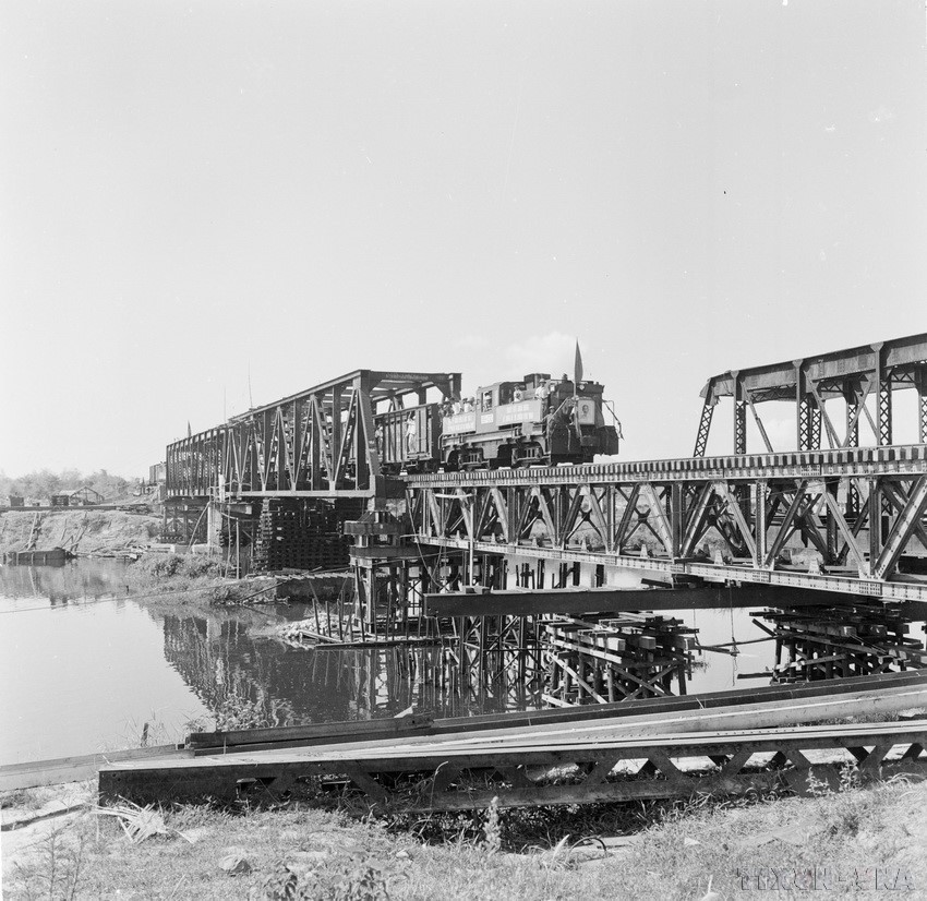 Chuyến tàu đặc biệt tái hiện lịch sử đã lăn bánh trên hành trình 1.730km, kỷ niệm 50 năm ‘non sông thu về một dải’ - ảnh 1