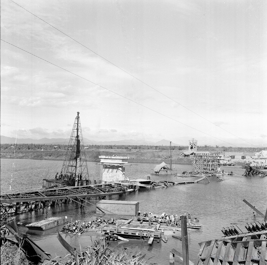 Chuyến tàu đặc biệt tái hiện lịch sử đã lăn bánh trên hành trình 1.730km, kỷ niệm 50 năm ‘non sông thu về một dải’ - ảnh 2