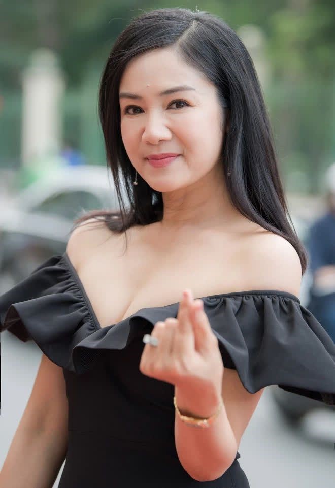 Nữ NSND là 'Nữ hoàng ảnh lịch' nhận cát xê 20 cây vàng, mua nhà ở Hà Nội chỉ nhờ 2 bộ phim, gần 40 năm vẫn đẹp không có đối thủ - ảnh 3