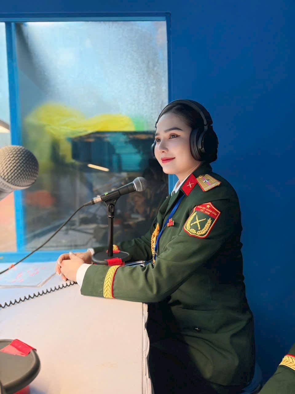Nữ Thiếu tá có giọng đọc chạm đến trái tim hàng triệu người tại lễ diễu binh, diễu hành 30/4 - ảnh 2