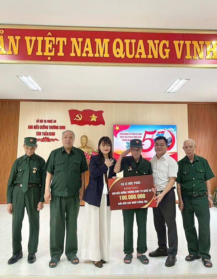 Nam ca sĩ từ thiện 500 triệu đồng nhân dịp kỉ niệm 50 năm Giải phóng miền Nam, thống nhất đất nước - ảnh 2