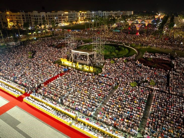 Một điểm được người Pháp gọi là 'viên ngọc của biển Đông Dương', dịp 30/4 đón hàng triệu lượt khách, mỗi năm thu hàng chục nghìn tỷ đồng - ảnh 4