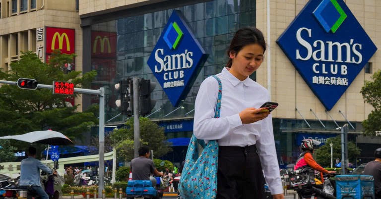 Mỹ áp thuế kỷ lục, hàng Trung Quốc ồ ạt ‘quay đầu’ về nước: Nguy cơ khủng hoảng kép cận kề?  - ảnh 1