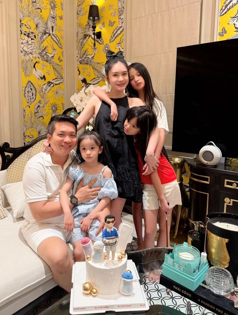 Tài sản khủng của ‘đại gia quận 7’ Đoàn Di Băng trước khi bị cơ quan chức năng thu hồi, tiêu hủy dầu gội: Siêu xe, bất động sản hàng trăm tỷ, trữ 100 cây vàng - ảnh 3