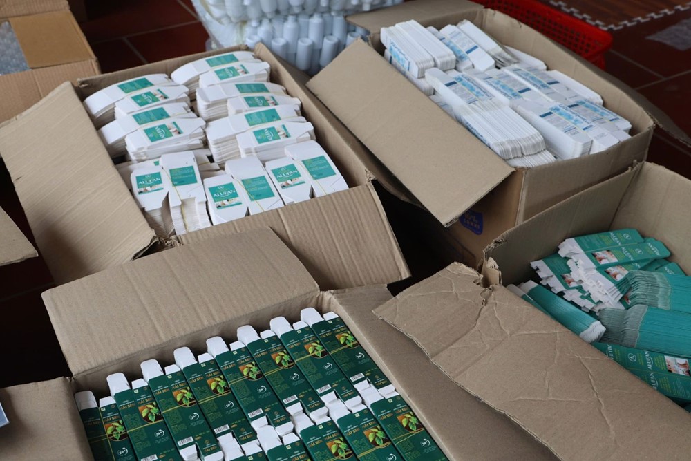 Triệt phá xưởng mỹ phẩm giả quy mô lớn tại Bắc Giang, hơn 100.000 đơn hàng đã được bán trót lọt - ảnh 2