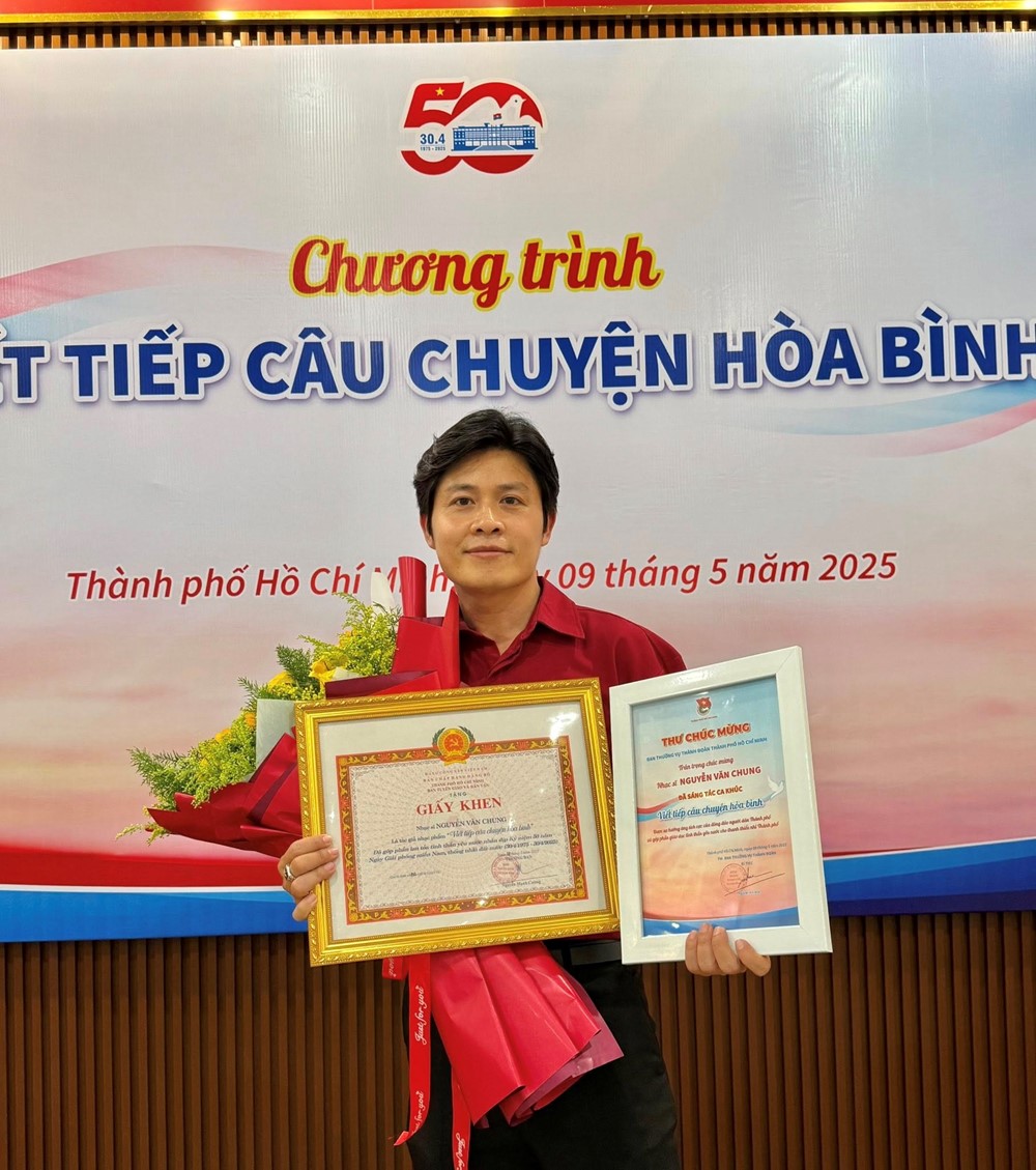 Nam nhạc sĩ sáng tác ca khúc 3 tỷ views được hát trong Lễ diễu binh, diễu hành 30/4 nhận giấy khen, hứa làm điều đặc biệt - ảnh 1