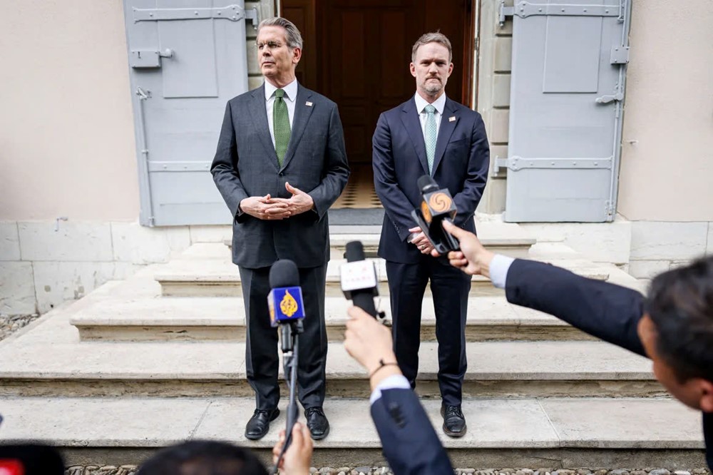 Giảm thuế với Trung Quốc, ép Ukraine nhượng bộ, nhận ‘quà’ từ Qatar: Ông Trump đang tính nước cờ gì? - ảnh 2