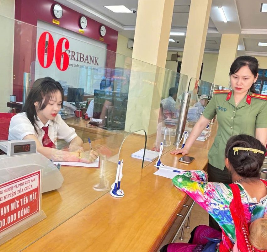 Chị T. đến ngân hàng 5 lần để 'nhận quà của Điện Máy Xanh, TGDĐ', nhân viên ngăn chặn, lập tức báo công an  - ảnh 1