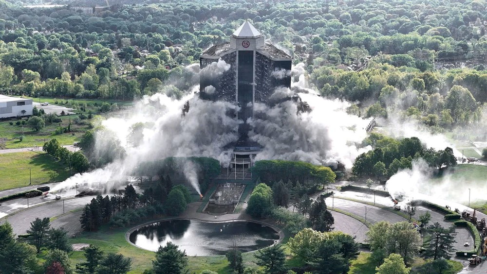 Huy động cảnh sát, kích nổ đánh sập khách sạn 22 tầng trong vòng 15 giây, giao thông bị ngăn chặn - ảnh 2