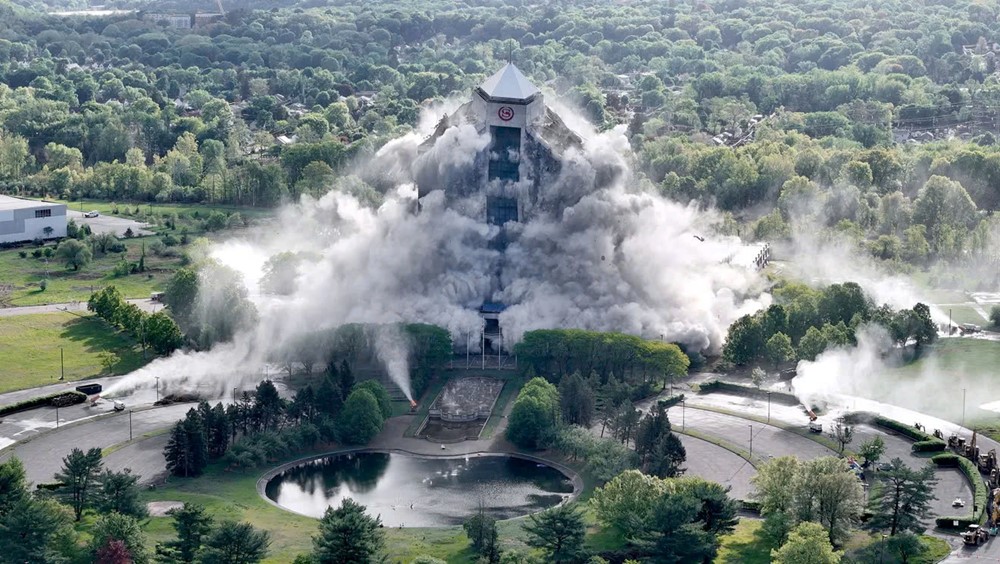 Huy động cảnh sát, kích nổ đánh sập khách sạn 22 tầng trong vòng 15 giây, giao thông bị ngăn chặn - ảnh 3