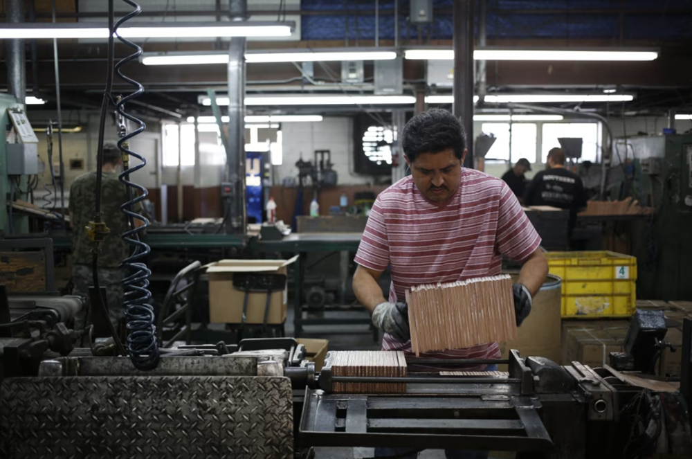 Tháo chạy khỏi Trung Quốc: Hàng trăm container lên tàu trong đêm, doanh nghiệp Mỹ gấp rút tận dụng 90 ngày 'ngừng bắn' - ảnh 2