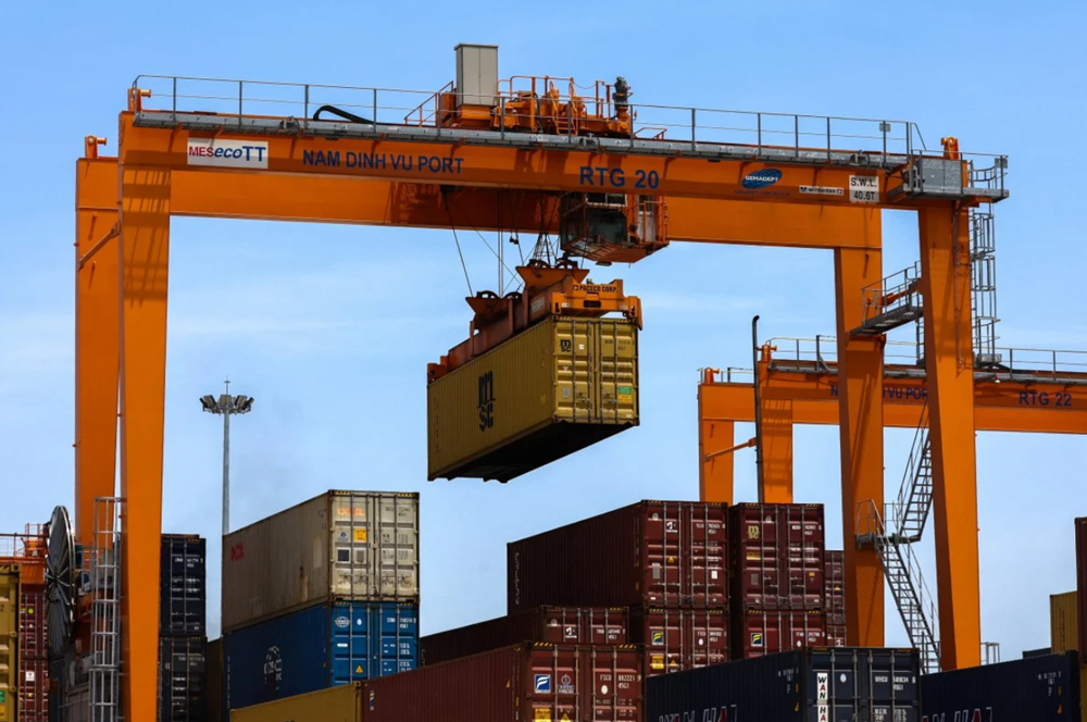 Mỹ - Trung 'đình chiến': Nhu cầu vận chuyển bùng nổ, giá cước container xuyên Thái Bình Dương tăng vọt - ảnh 1