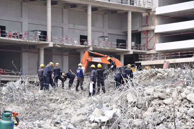 Vụ công trình 63 triệu USD đổ sập trong vài phút: Phát hiện 30 chữ ký bị làm giả, nhà thầu Trung Quốc đứng sau? - ảnh 1