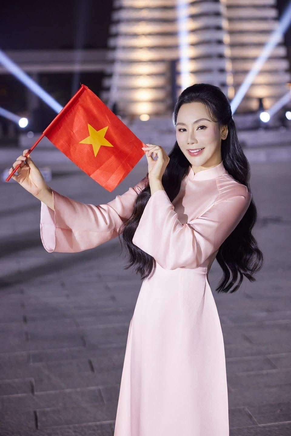 Nữ ca sĩ được cố nhạc sĩ An Thuyên đặc cách vào học tại trường nghệ thuật quân đội, 2 lần tốt nghiệp thủ khoa, giàu có thế nào trước khi kết hôn ở tuổi 45? - ảnh 2