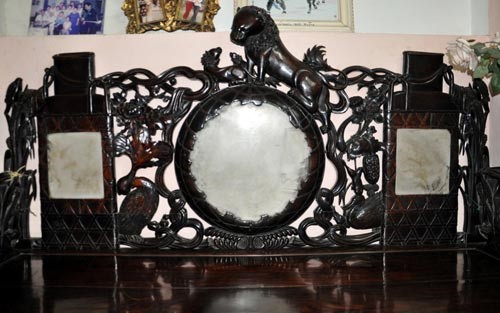 Chiếc sập bằng gỗ lệ chi 300 năm tuổi hiếm có khó tìm được ‘vua đồ cổ Sài thành’ mua bằng 5 cây vàng, có người trả giá 50 tỷ nhưng chủ nhân nhất quyết không bán - ảnh 2