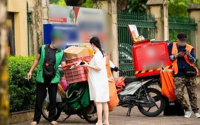 Sau nhiều cuộc gọi, chị H. chuyển 900 triệu cho một nhân viên giao hàng rồi quyết định báo công an  - ảnh 2