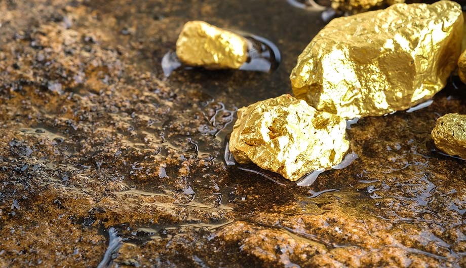  5 tấn vàng ròng trải dài 5km dưới dòng suối nhưng không ai dám khai thác  - ảnh 1