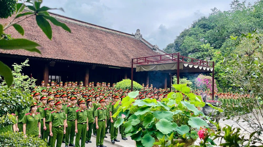 Hàng triệu trái tim Việt hướng về làng Sen trong tháng Năm lịch sử - ảnh 5