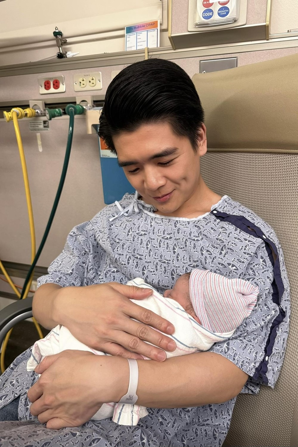 Nghiên cứu sinh giàu bậc nhất Đại học Quốc gia Hà Nội, tài sản vượt 1.000 tỷ 'lên chức', tiếp tục làm bố đơn thân nhưng kiên quyết giấu kín một người - ảnh 1